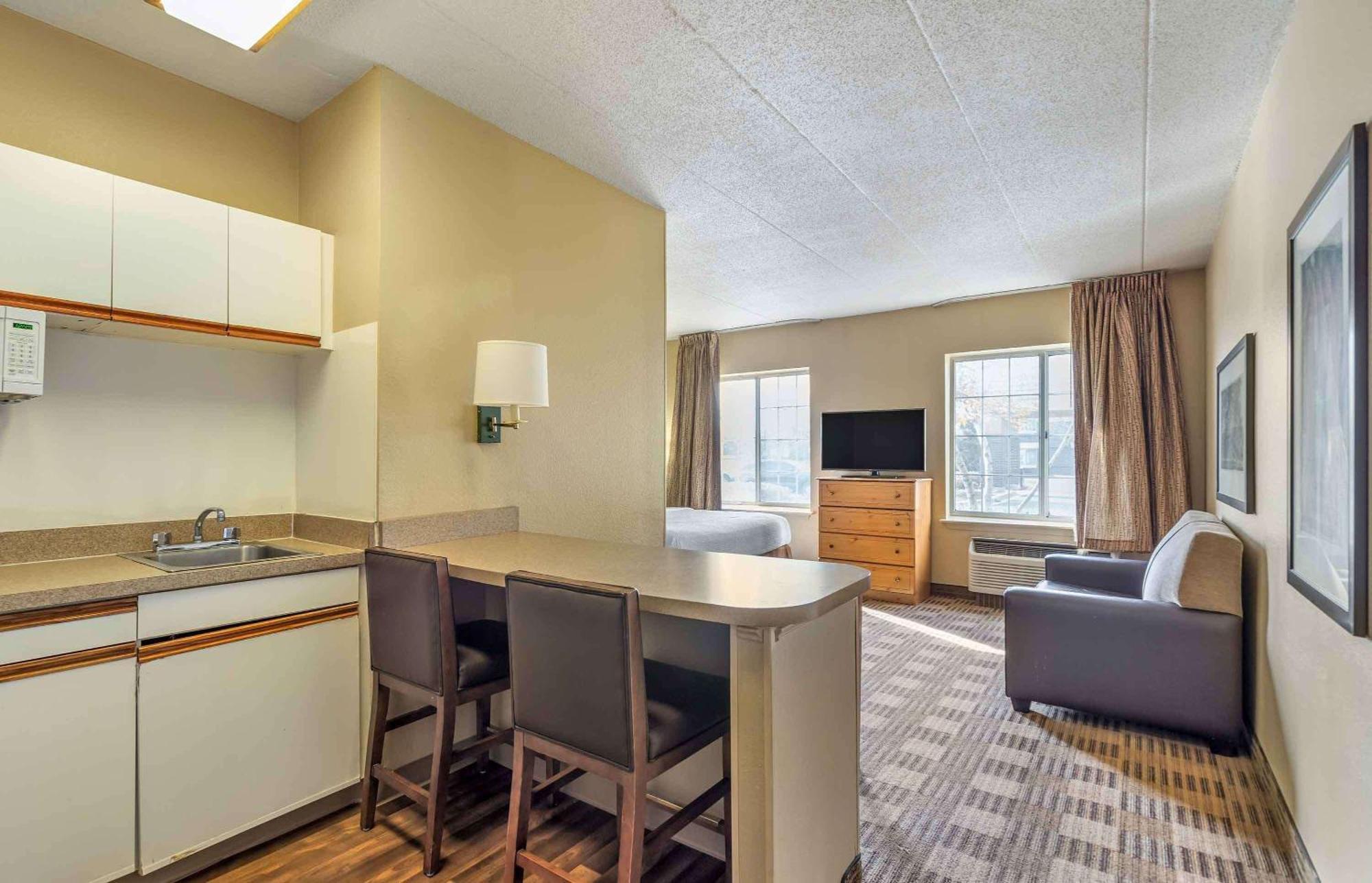 Extended Stay America Select Suites - Chicago - Lombard - Oakbrook Oakbrook Terrace Kültér fotó